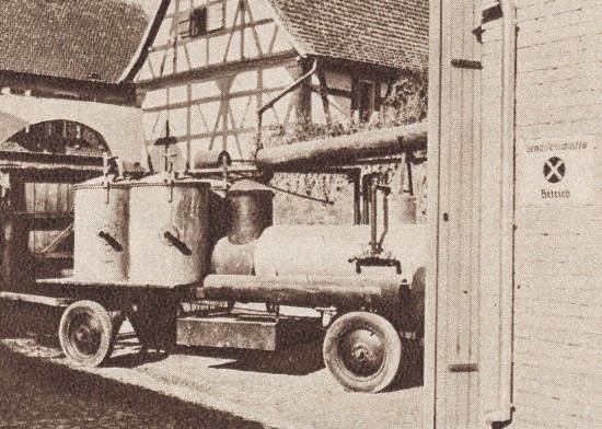 Dämpfkolonne einer Raiffeisen-Genossenschaft, 1935